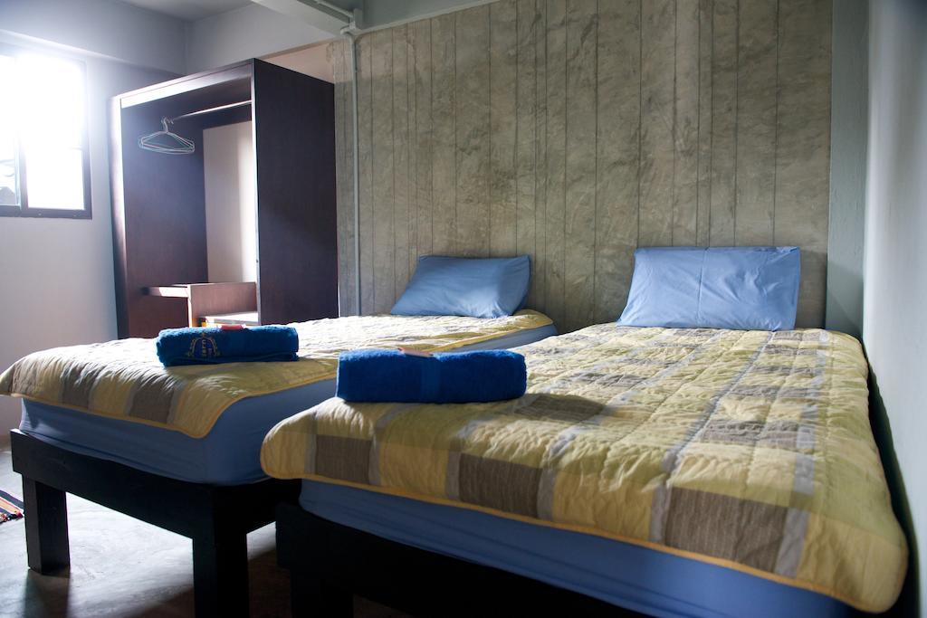 9 Hostel Τσιάνγκ Μάι Δωμάτιο φωτογραφία